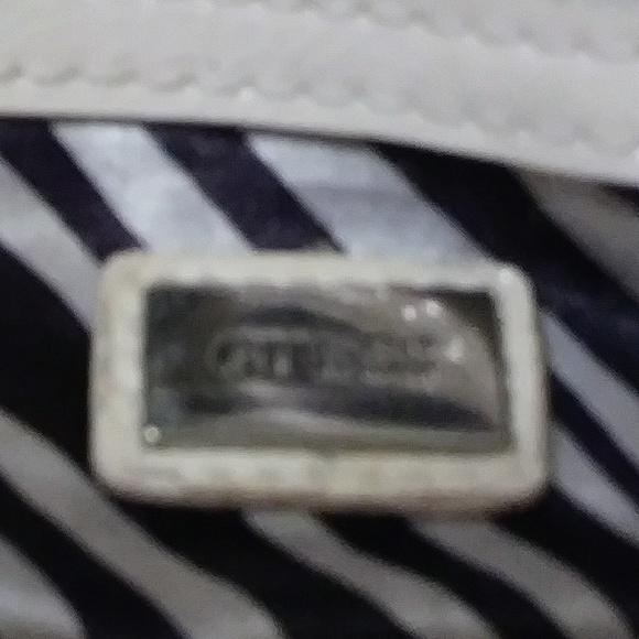 Guess purse - Picture 4 of 6